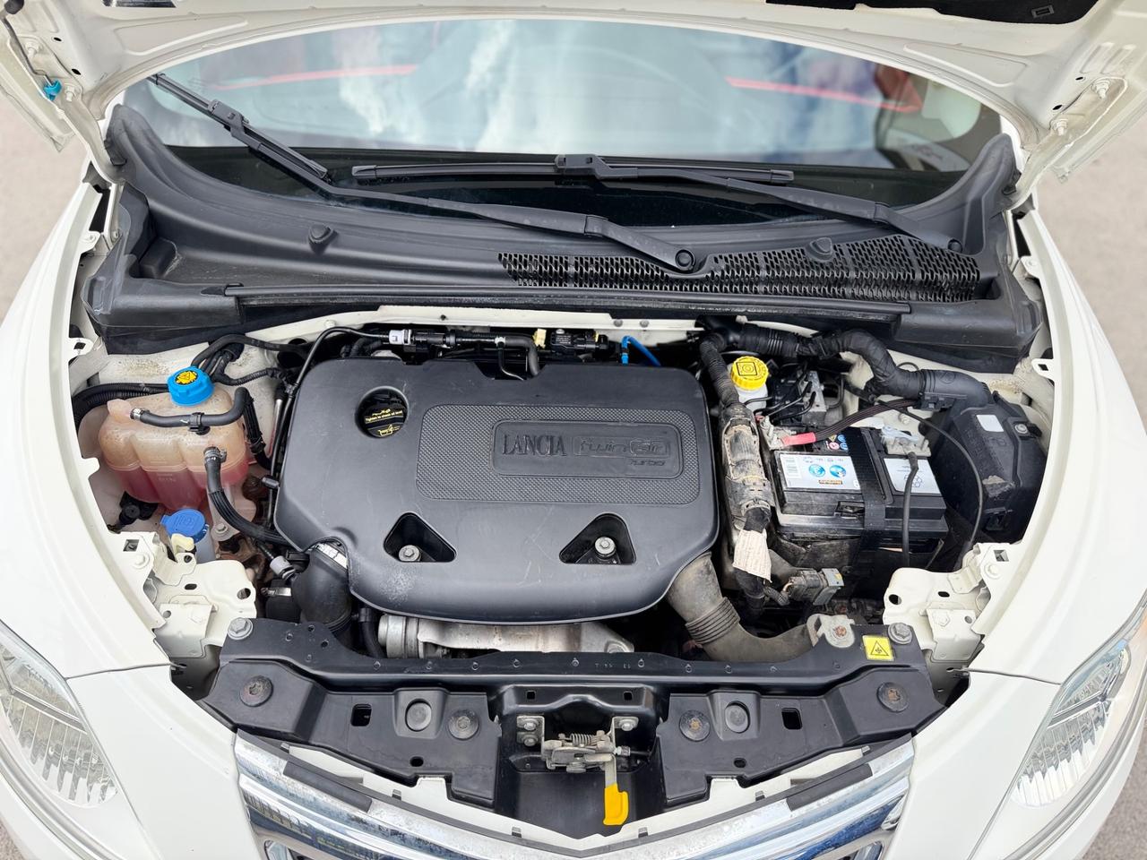Lancia Ypsilon 0.9 TwinAir 85 CV 5 porte Metano Ecochic Silver