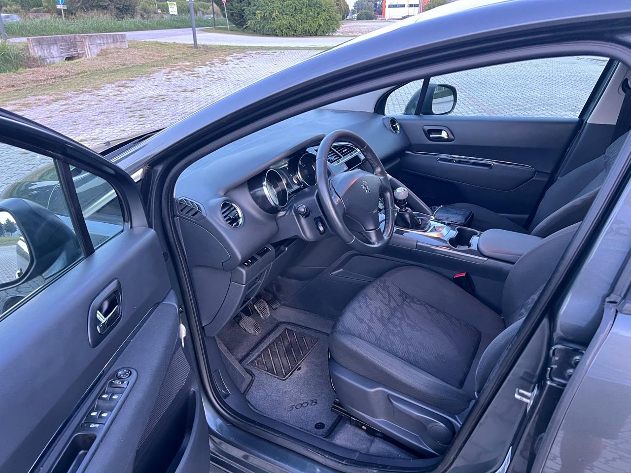 Peugeot 3008 1.6 HDi 115CV Business