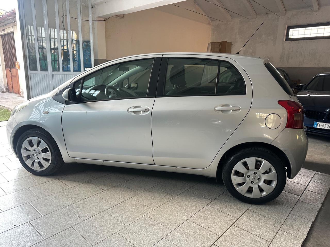 Toyota Yaris 1.0 5 porte Sol