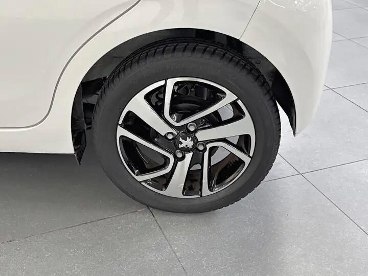 Peugeot 108 Active VTi 72cv S&S Neopatentati