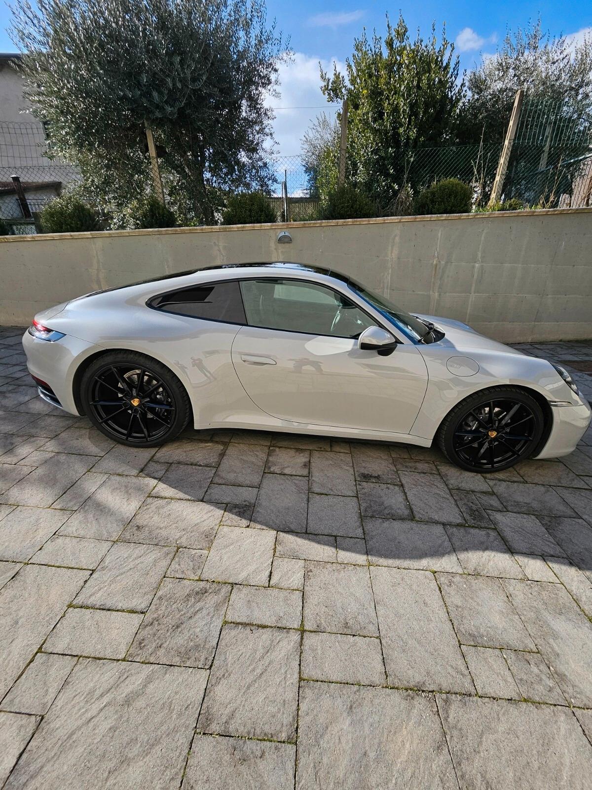 Porsche 911 Carrera 992 4