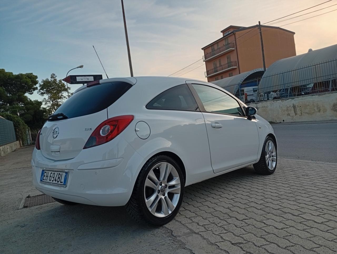 Opel Corsa 1.3 CDTI 95CV SPORT