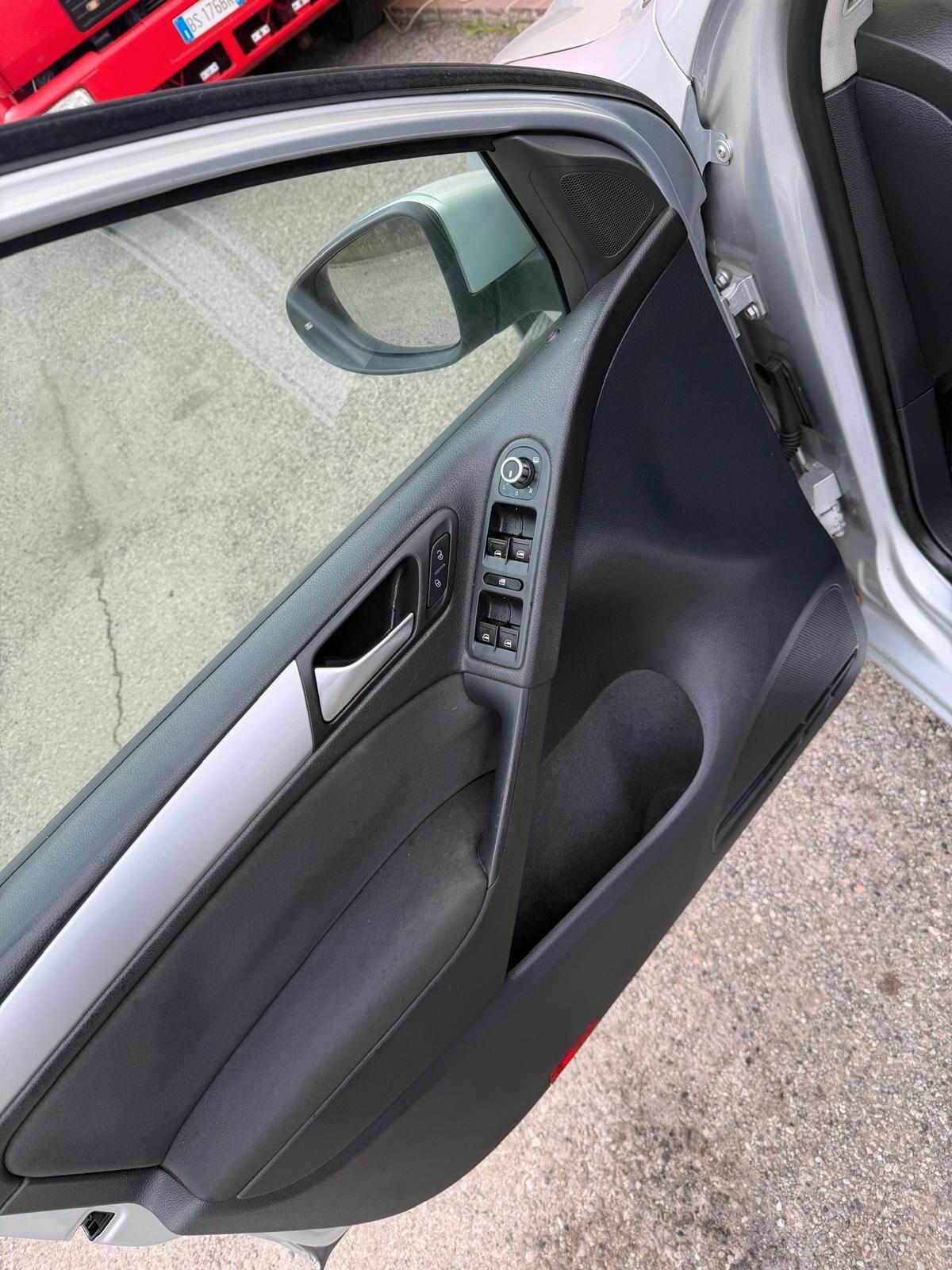 Volkswagen Golf 6, 1.6 TDI 5P. Highline