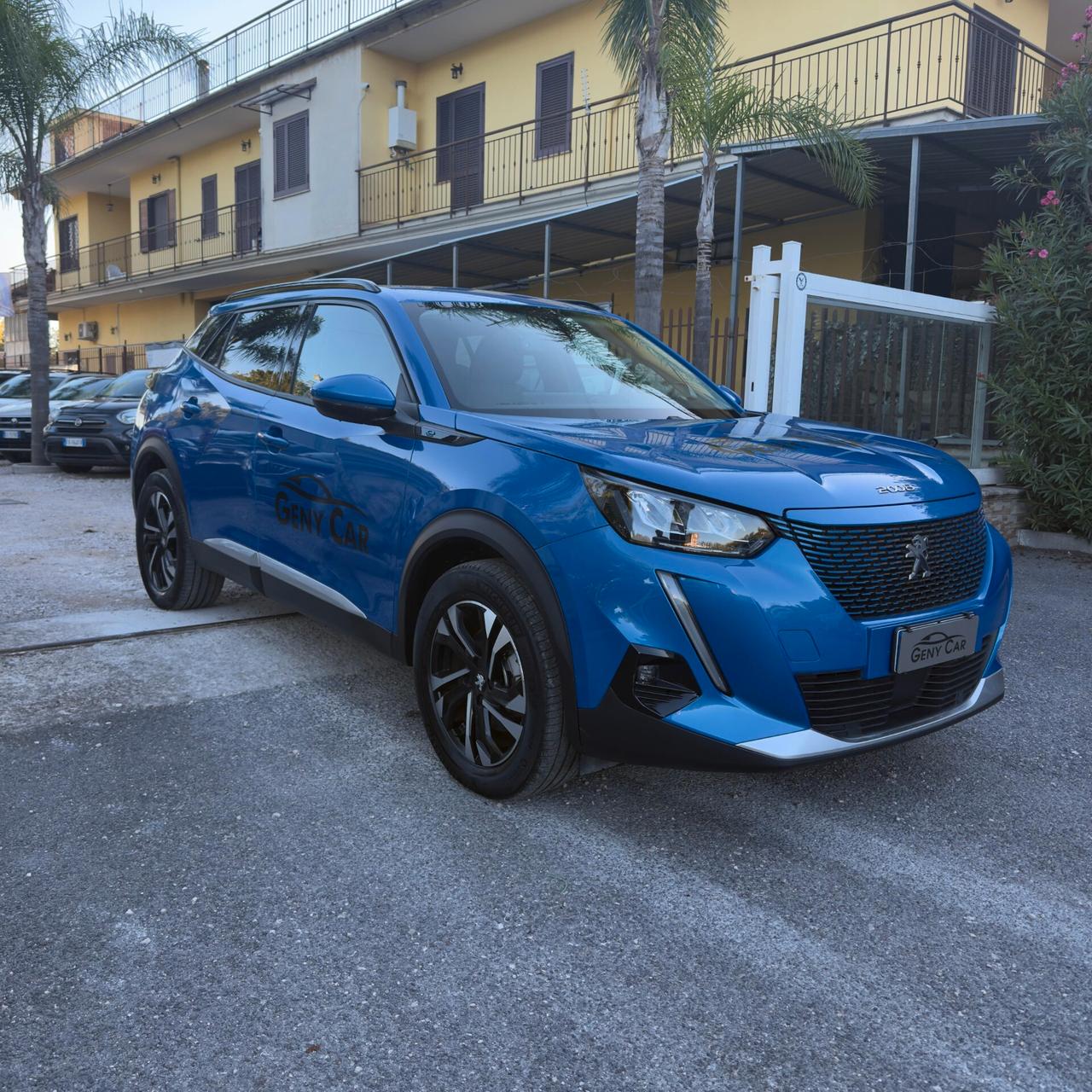 Peugeot 2008 motore elettrico 136 CV Allure Pack