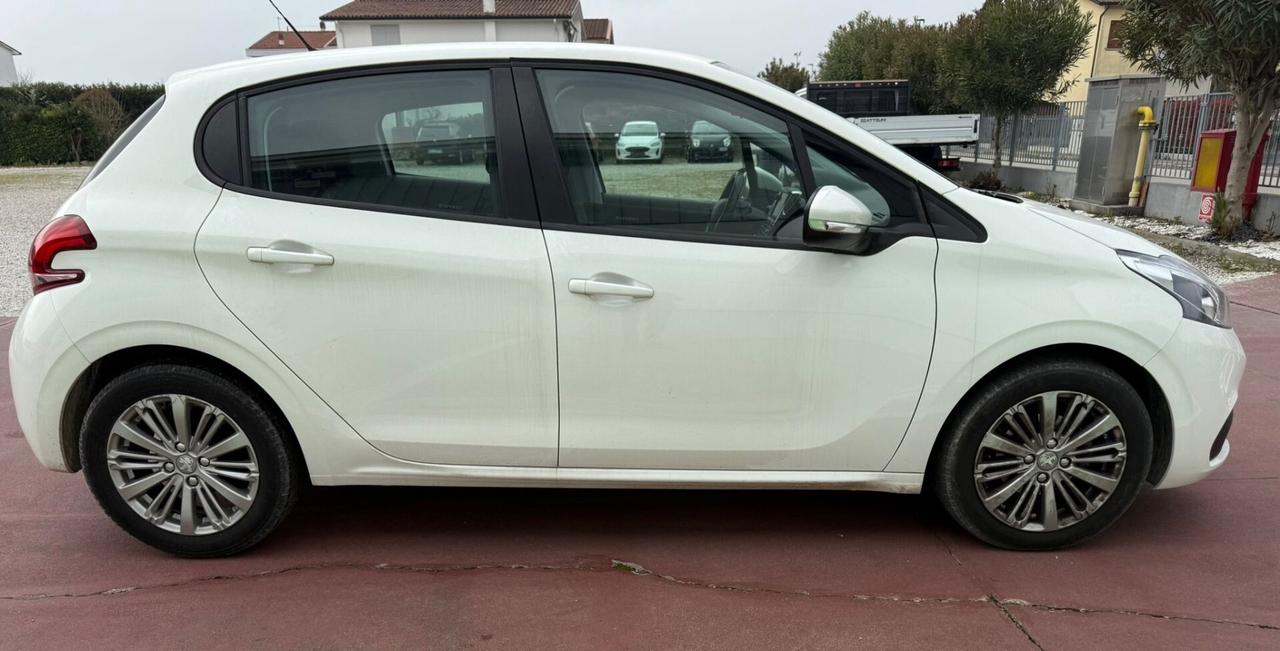 Peugeot 208 PureTech 82 5 porte FINANZIABILE