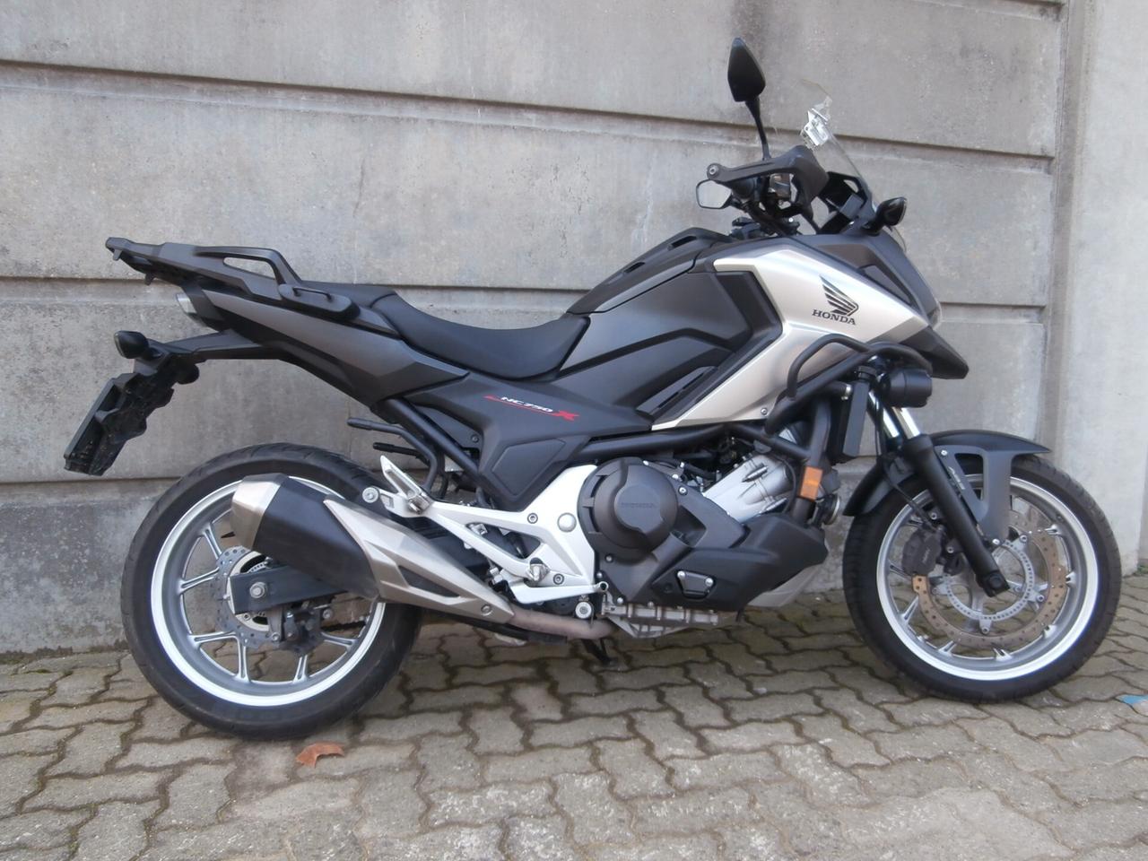 Honda NC 750 X DTC ABS Travel Edition del 2018 trapasso, tagliando e garanzia inclusi