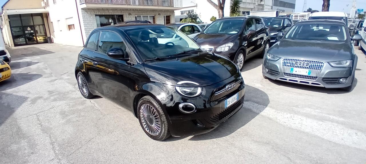 Fiat 500 500e Berlina 42 kWh La Prima