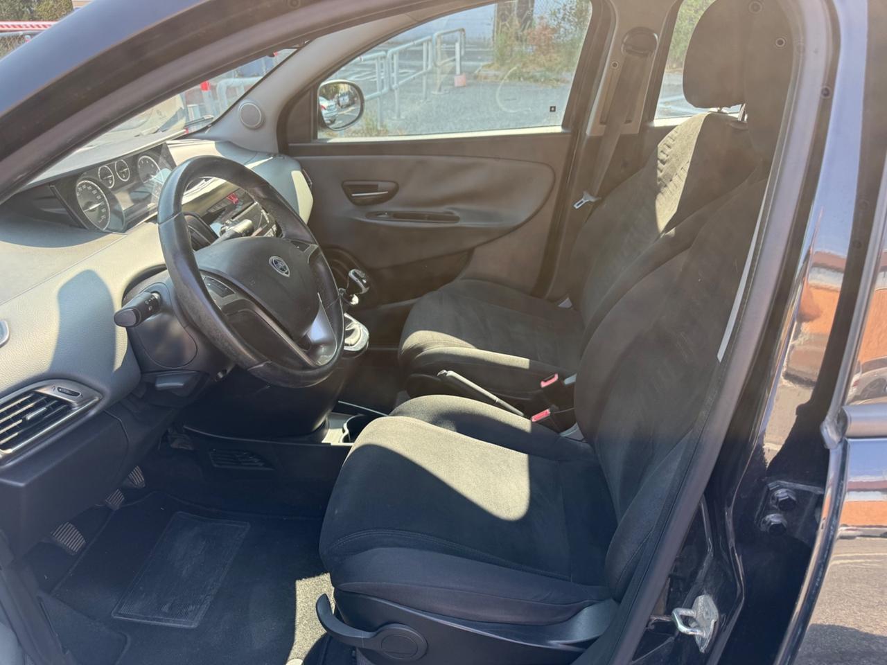 Lancia Ypsilon 1.2 69 CV 5 porte Gold