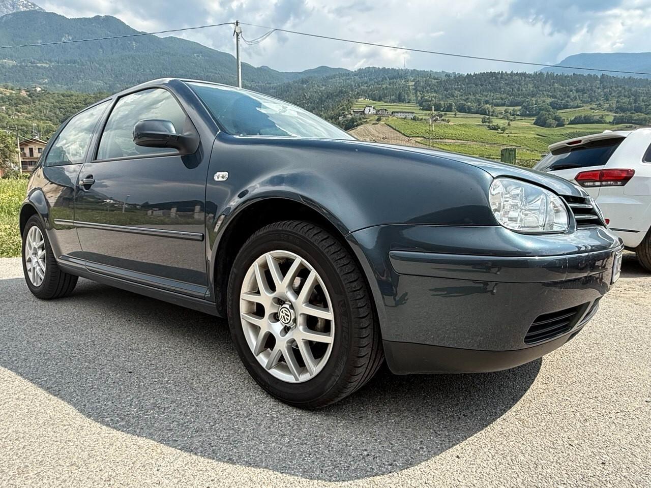 Volkswagen Golf 1.6 16V cat 3 porte Highline