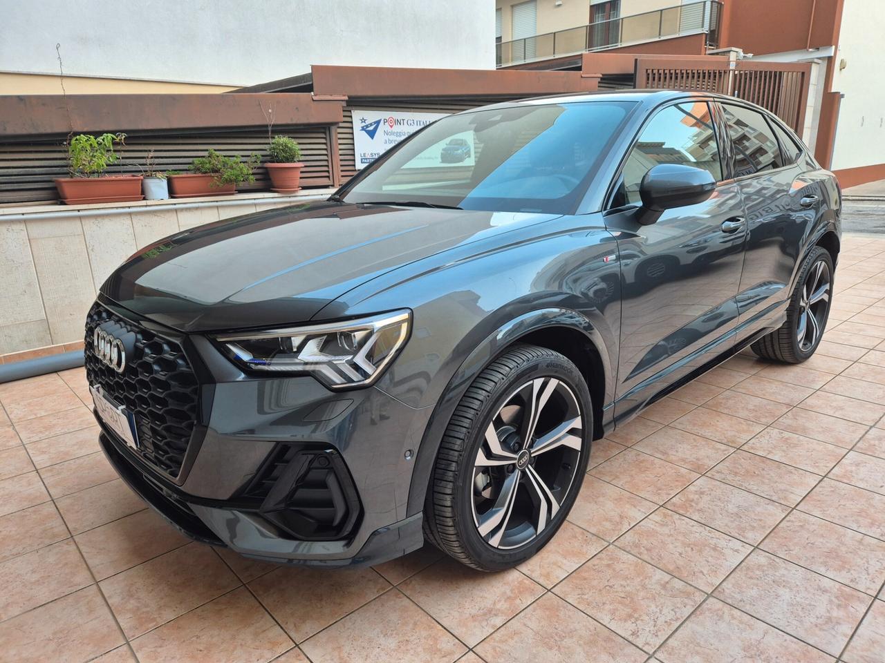 Audi Q3 SPORTBACK SPB 35 TDI S tronic line IDENTITY BLACK