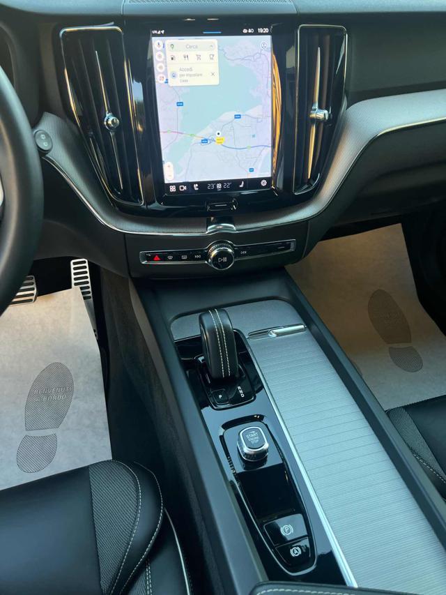 VOLVO XC60 2.0 B4 (d) R-design Dark Plus AWD