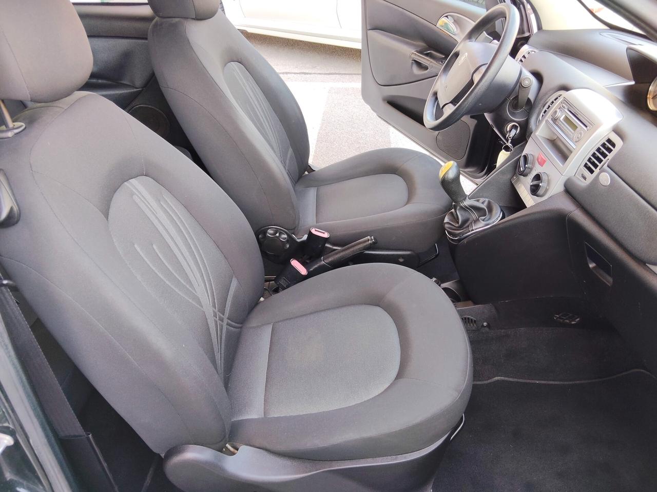 Lancia Ypsilon 1.3 MJT 75 CV Unyca