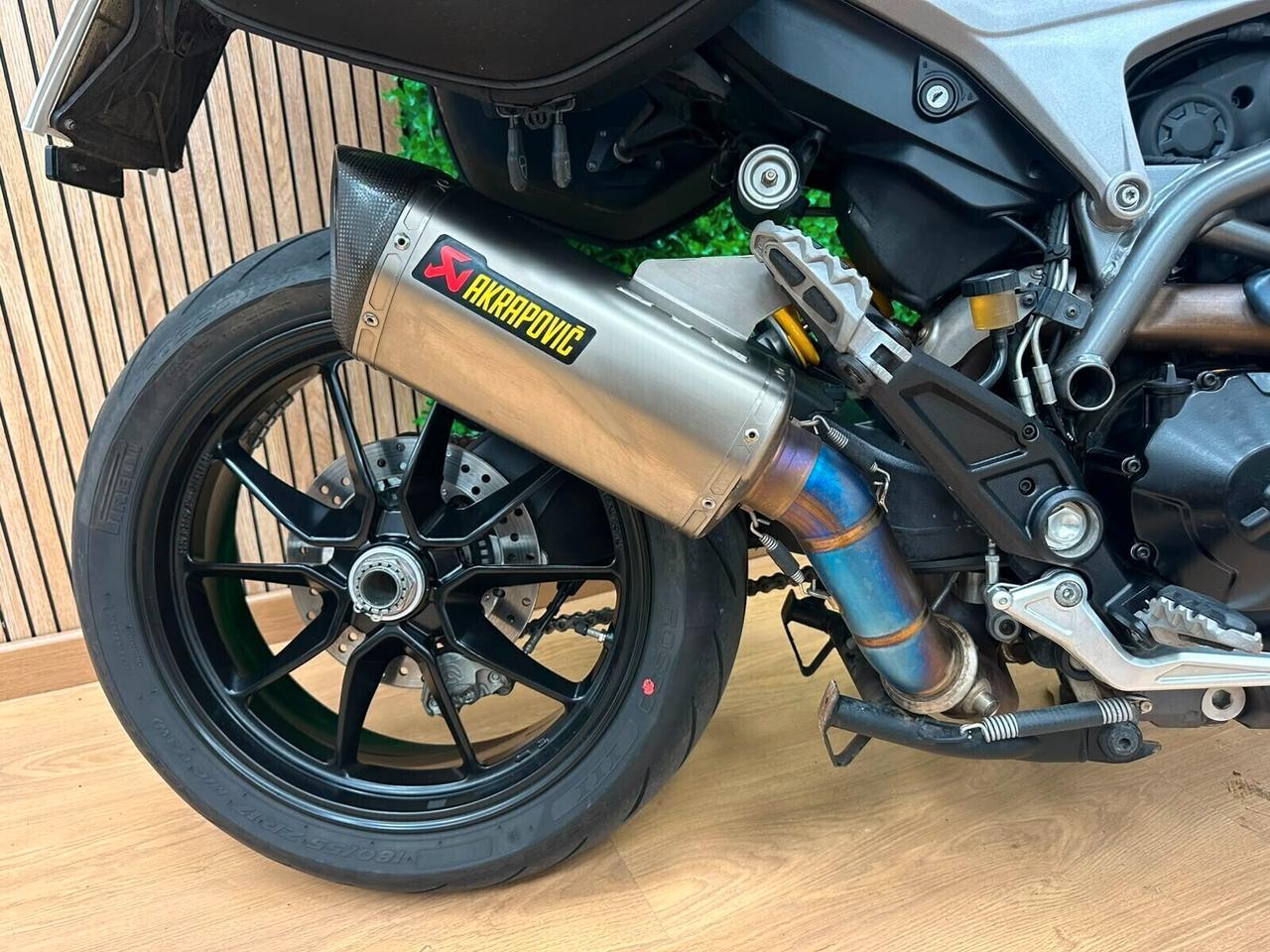 DUCATI HYPERSTRADA 939 / 34.000KM SCARICO AKRAPOVIC
