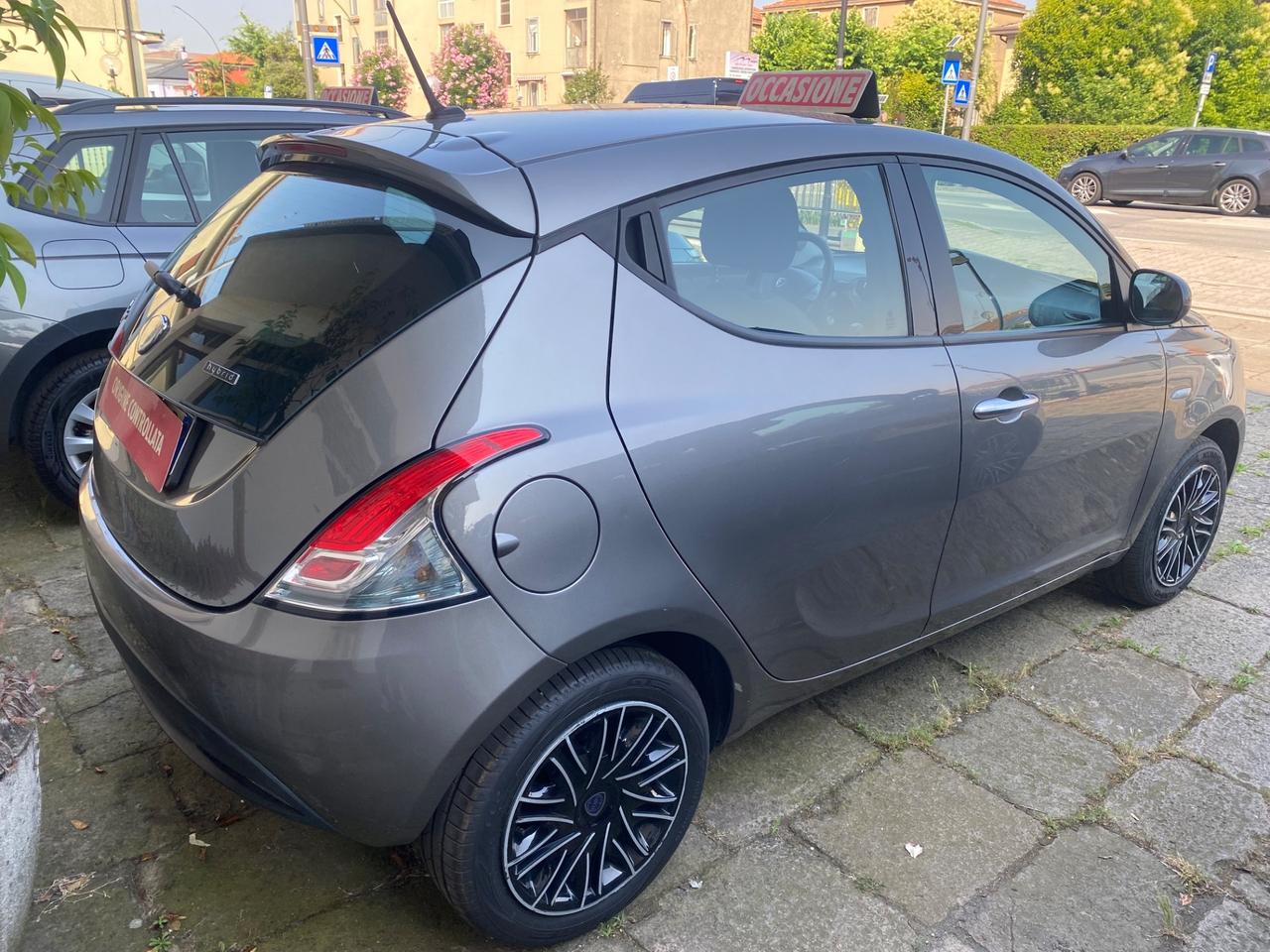 Lancia Ypsilon 1.0 FireFly 5 porte S&S Hybrid Silver Plus