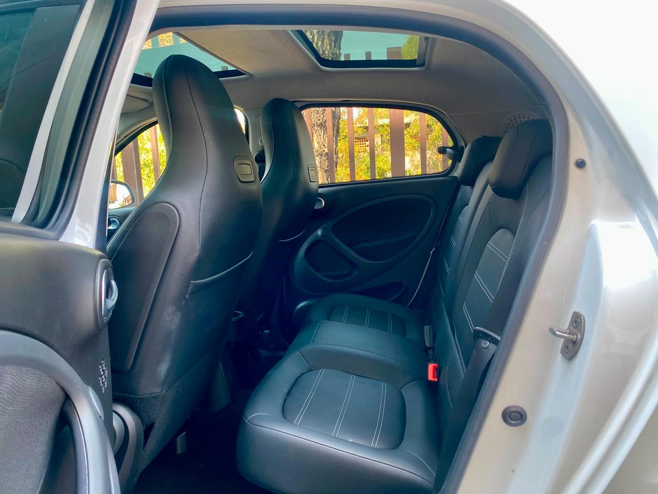 smart forFour EQ edition one, Brabus STYLE CAMERA, FULL LED