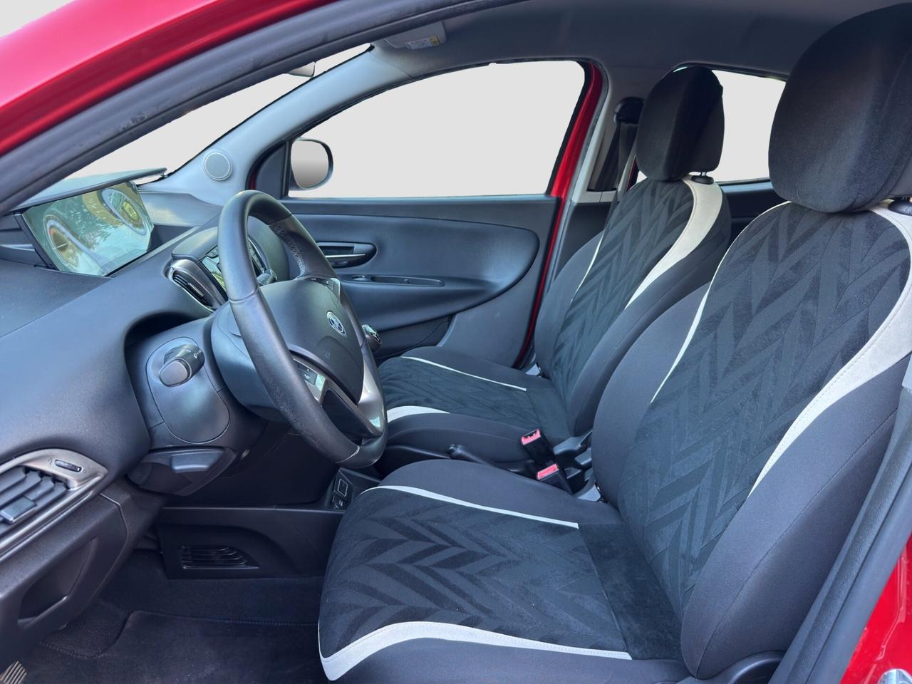 Lancia Ypsilon 1.2 69 CV 5 porte Gold