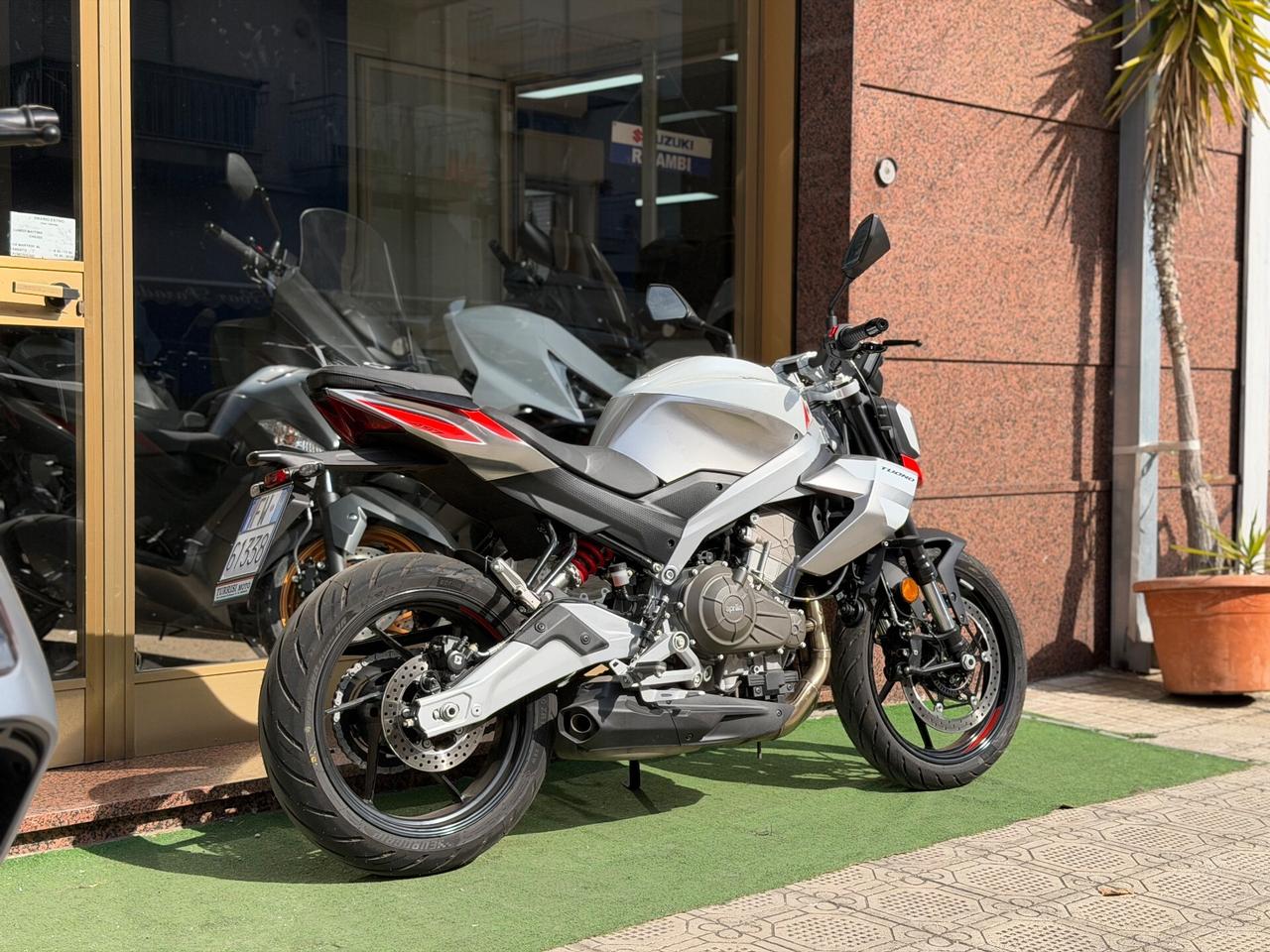 Aprilia Tuono 457 KM 0 2026 tua a soli 45€ al mese