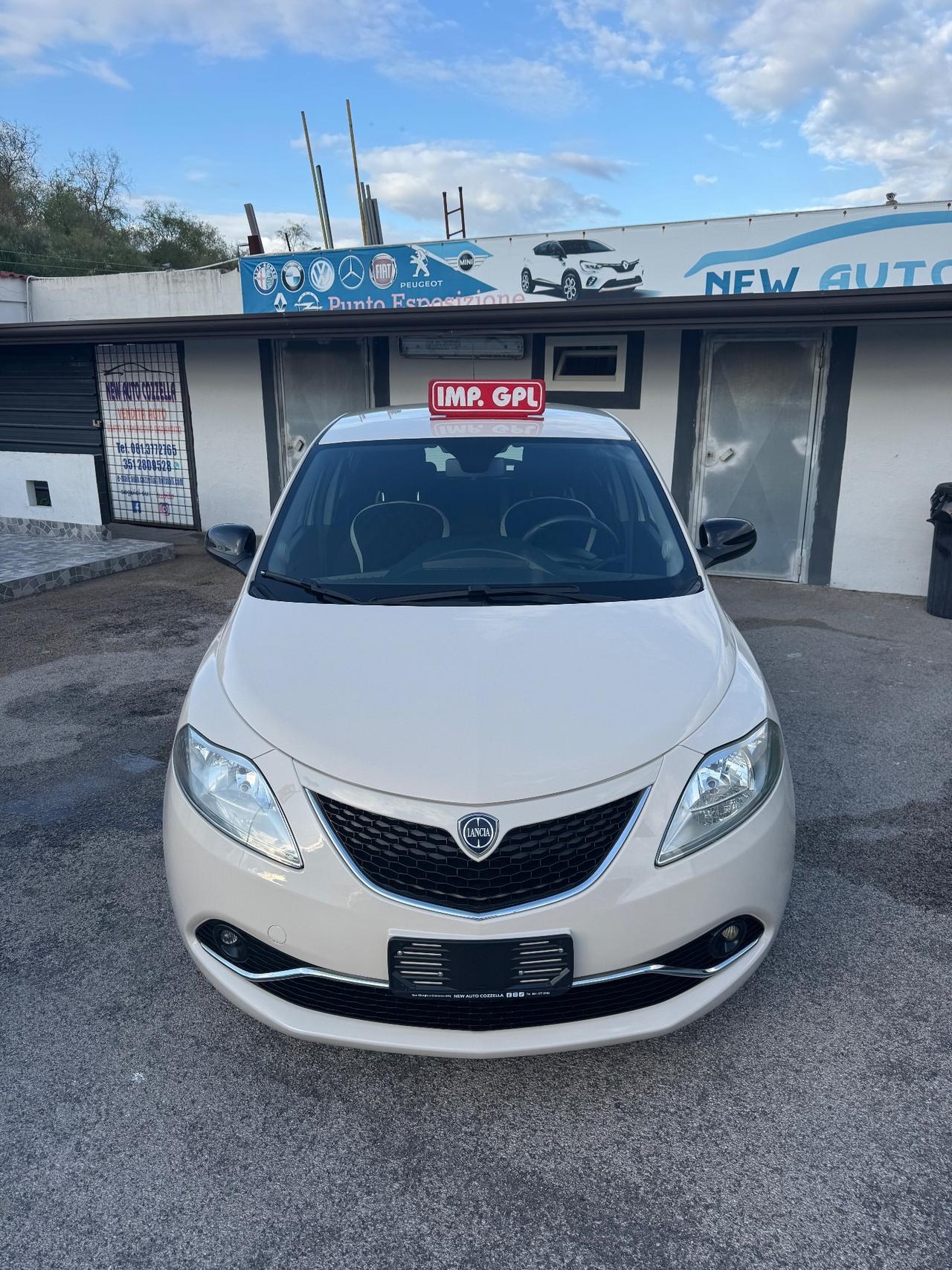 Lancia Ypsilon 1.2 69 CV 5 porte GPL Ecochic Silver