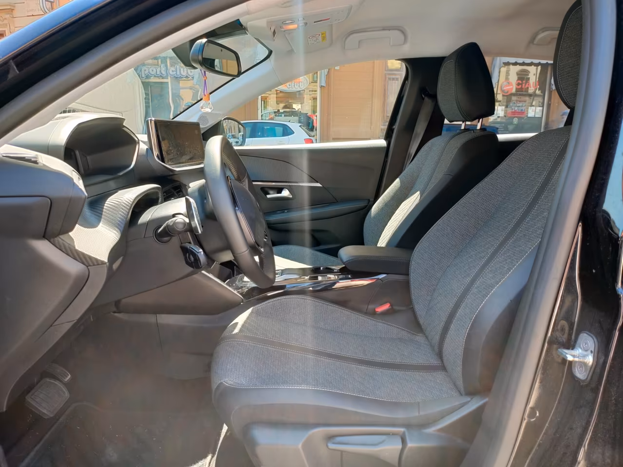 Peugeot 208 Hybrid 110 e-DCS6 Allure