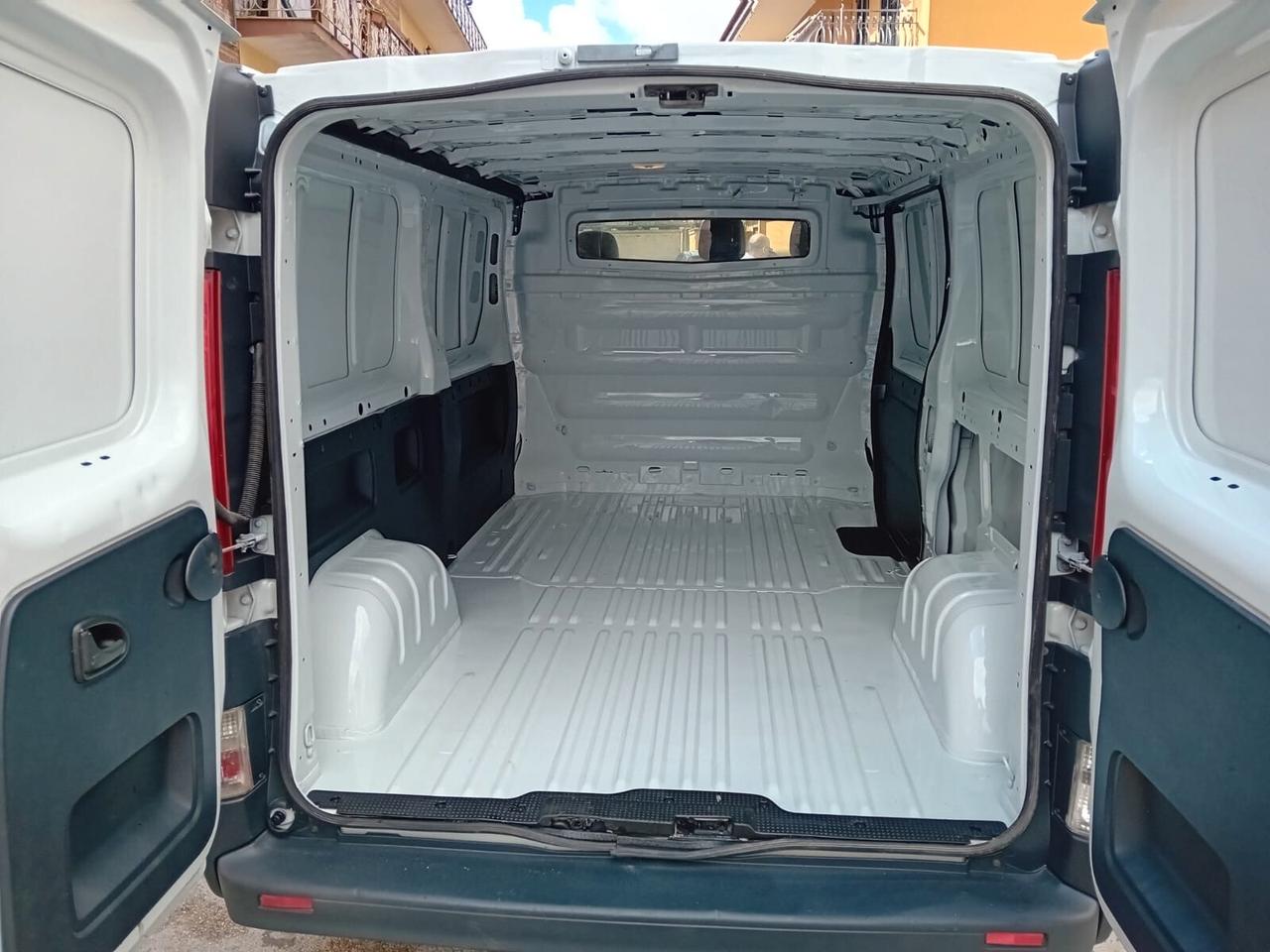 Opel Vivaro 27 2.0 CDTI 120CV PC-TN Furgone GARANZIA 12 MESI TAGLIANDATO PRONTA CONSEGNA Prezzo al pubblico