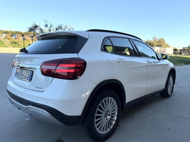 MERCEDES-BENZ GLA 180 PACK NIGHT+NAVI+FULL LED+R.CAM+PORT.ELETTRICO