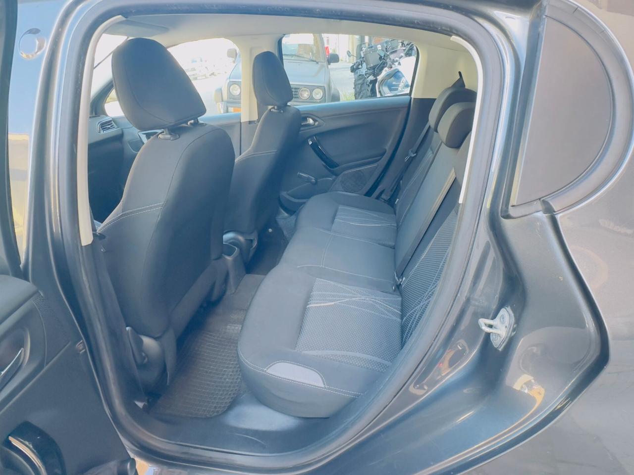 Peugeot 208 PureTech 82 5 porte Allure TUA DA 97€ ANTICIPO 0