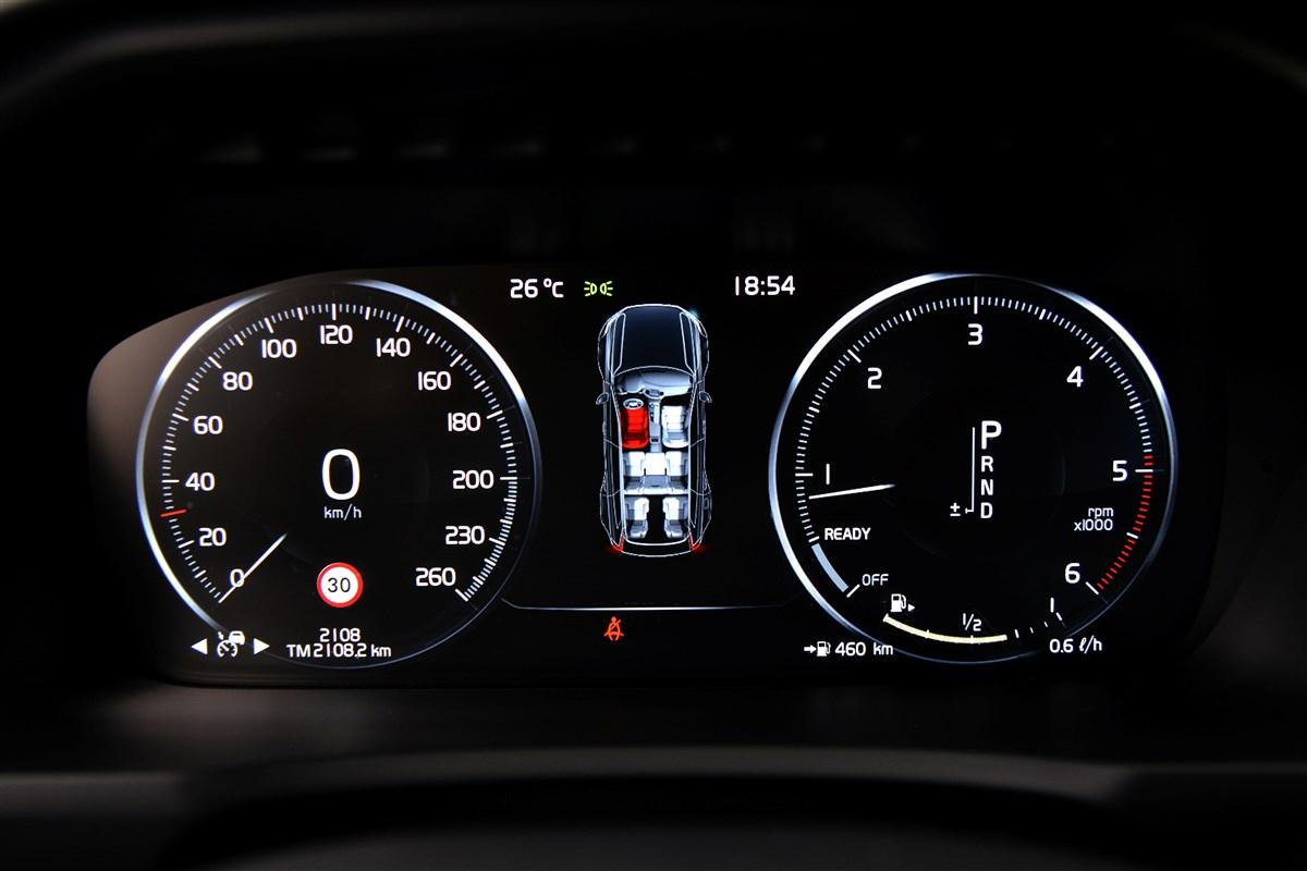 VOLVO XC90 II 2015 - XC90 2.0 b5 Momentum Pro awd 7p.ti geartronic