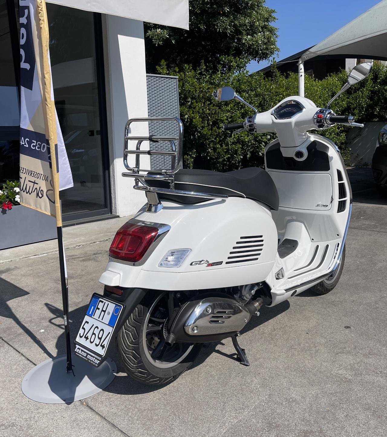 VESPA GTS 300 SUPER