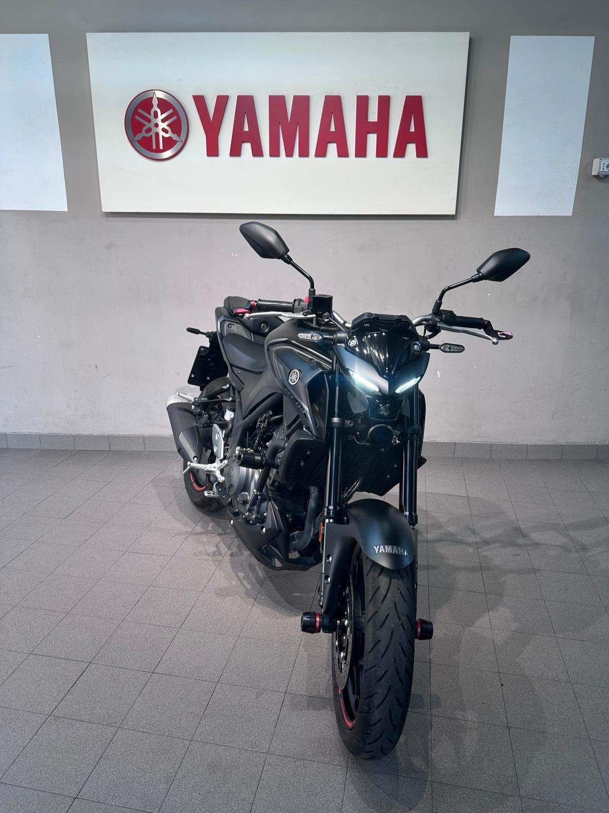 Yamaha MT-03 MDNM8 MIDNIGHT BLACK
