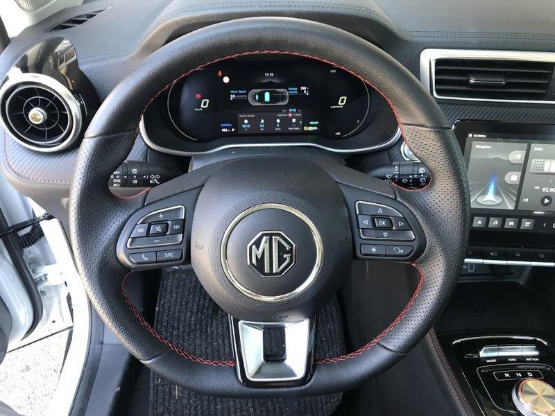MG ZS EV Luxury 72 kWh IVA ESPOSTA * 8.700 KM!!