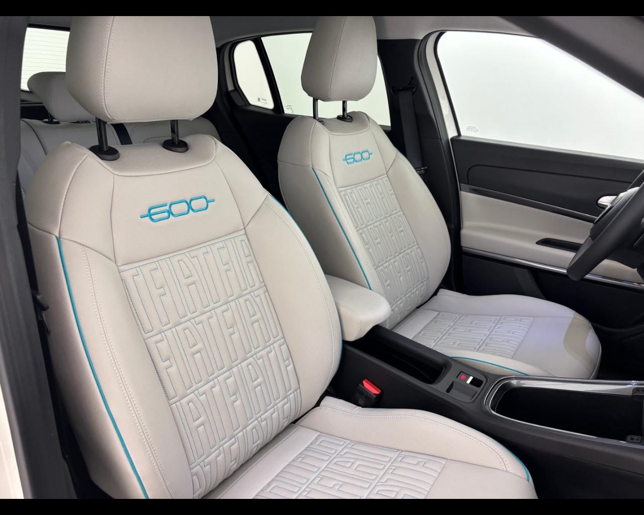 FIAT 600 1.2 hybrid La Prima 110cv auto