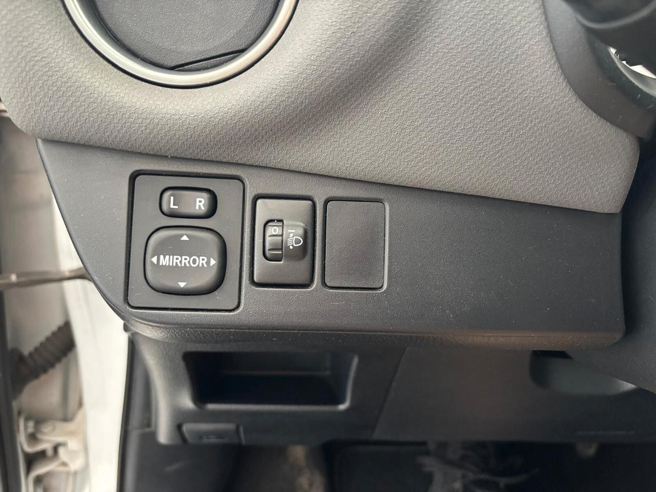 Toyota Yaris 1.5 ANNO 2016 73 CV CAMBIO AUTOMATICO OK NEOPATENTATI
