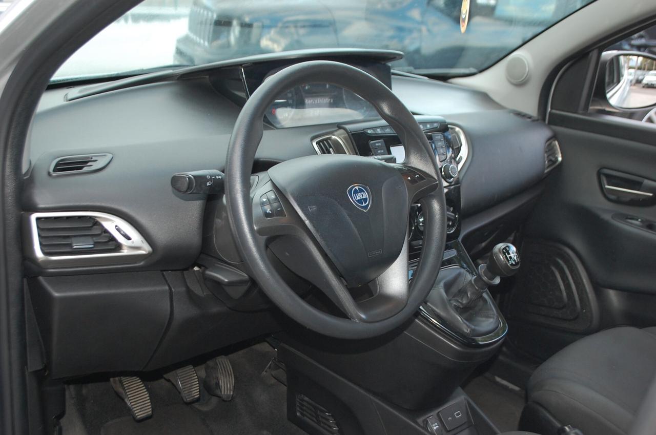 Lancia Ypsilon 1.0 firefly 70CV hybrid Gold S&S Uff Italy USB