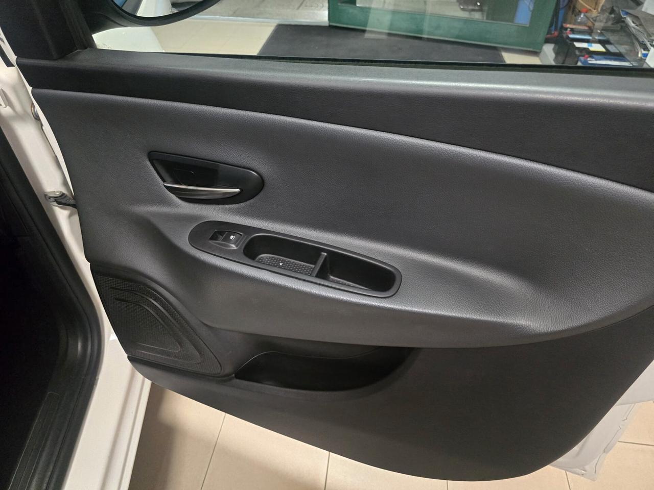 Lancia Ypsilon 1.2 69 CV 5 porte Platinum