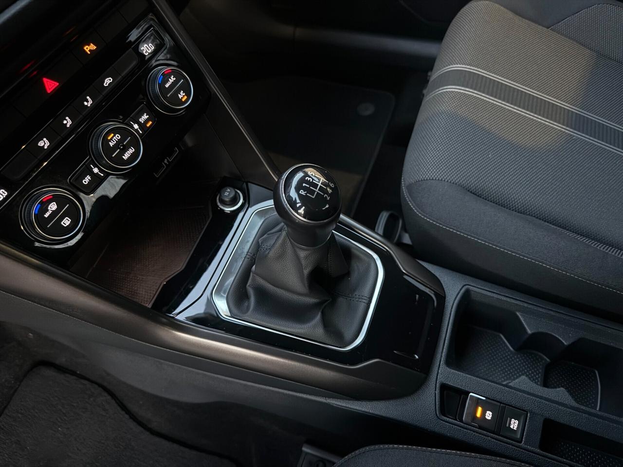 Volkswagen T-Roc/1.0 TSI 116 CV/CAR PLAY/CERCHI 17"/NEO