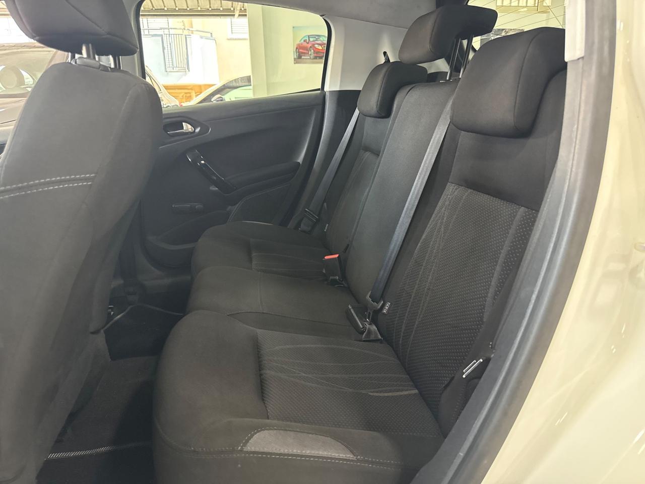 Peugeot 208 1.4 hdi automatica full optional
