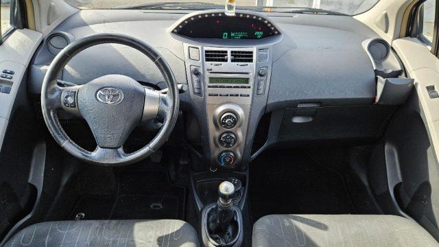 TOYOTA Yaris 1.0 5 porte Sol