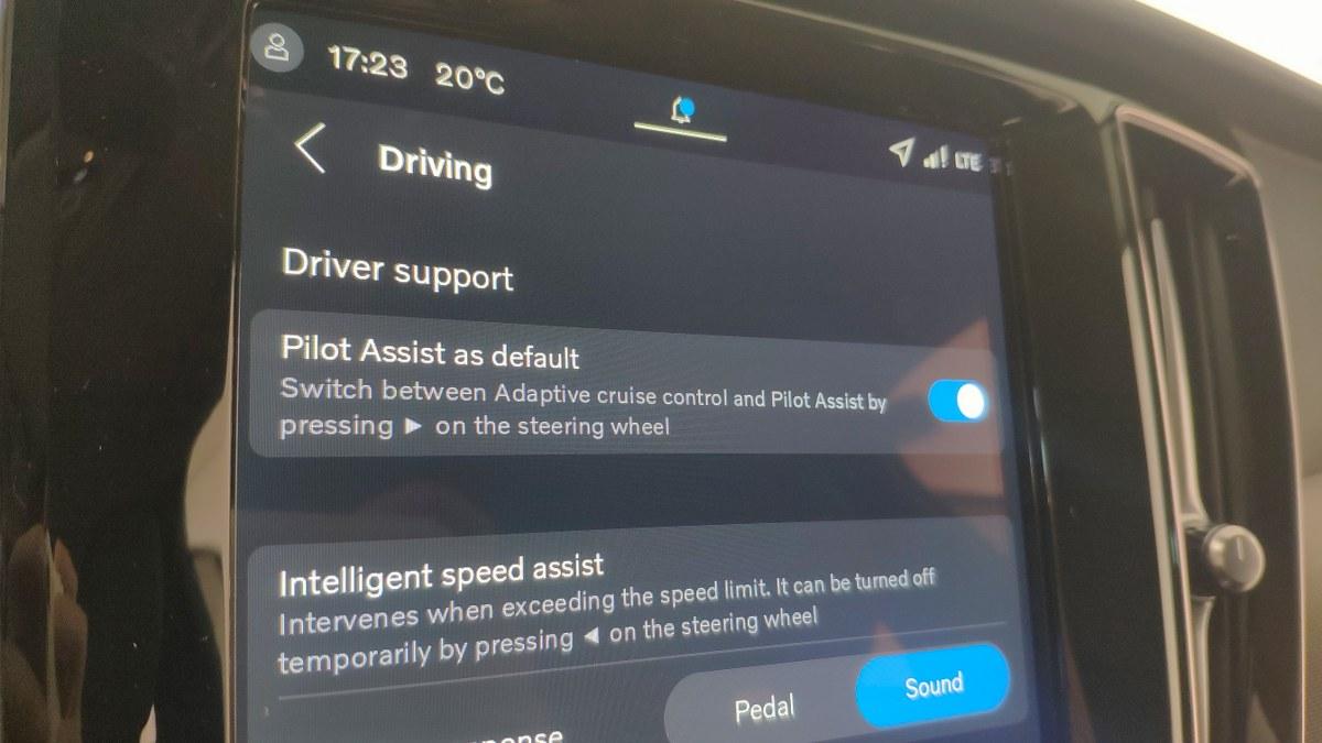 VOLVO V60 B4 Mild Hybrid Automatico Plus Dark