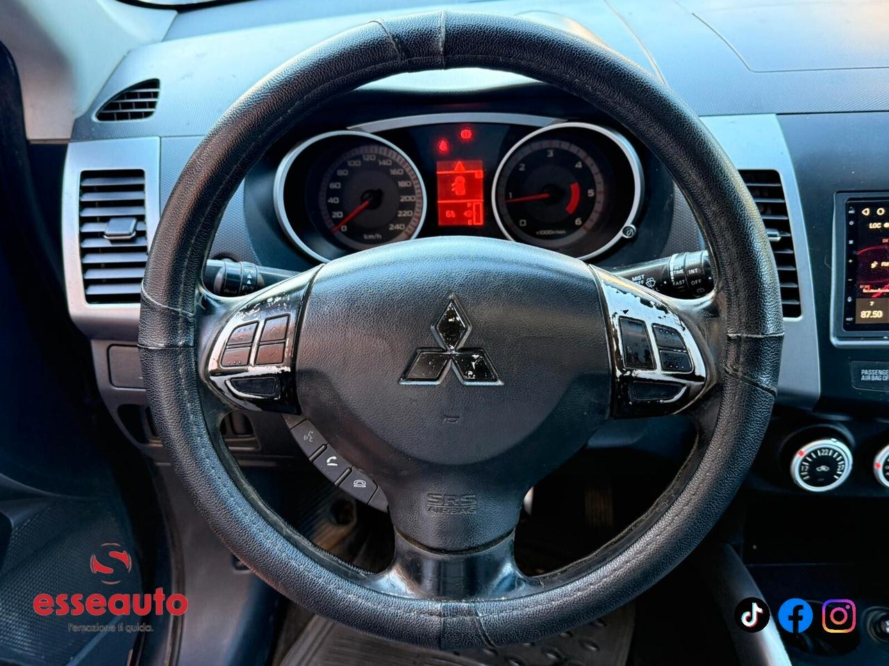 Mitsubishi Outlander 2.0 DI-D Instyle 7 p.ti DPF