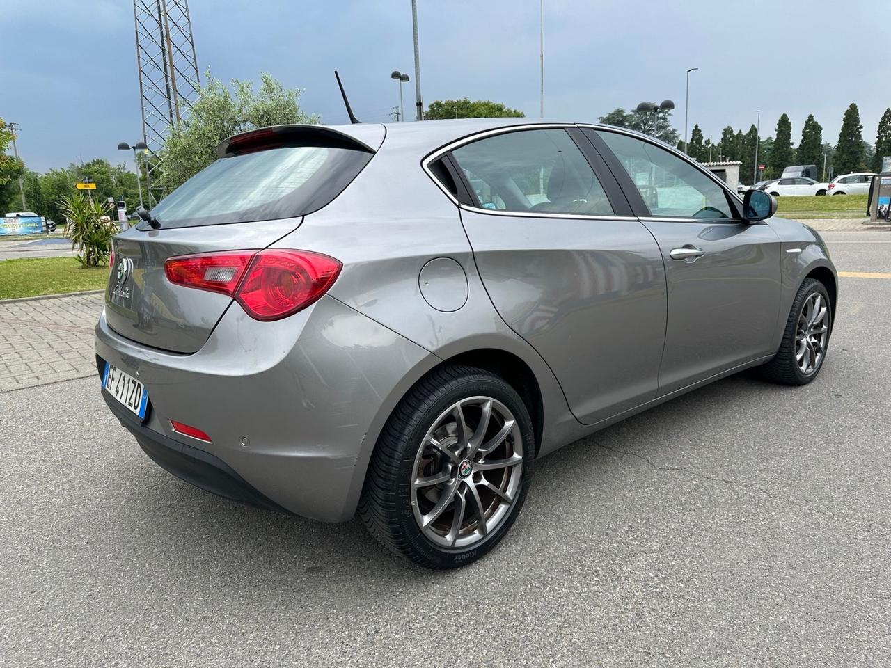 Alfa Romeo Giulietta 1.4 Turbo 120 CV -adatta a neopatentati