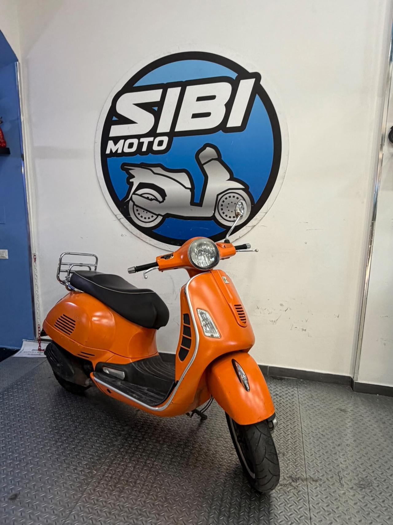 Piaggio Vespa 300 GTS