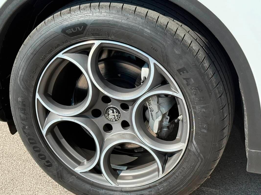 Alfa Romeo Stelvio 2.2 t Sprint Q4 210cv auto