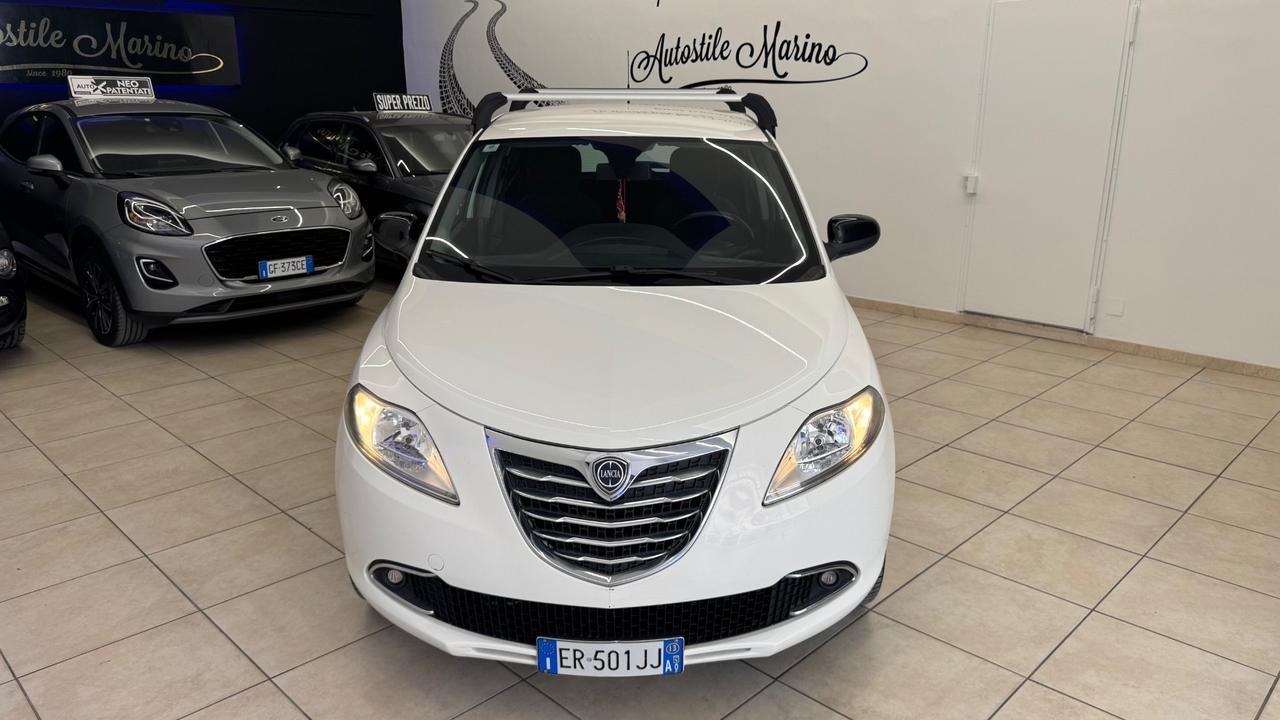 Lancia Ypsilon 0.9 TwinAir 85 CV 5 porte Metano Ecochic Silver