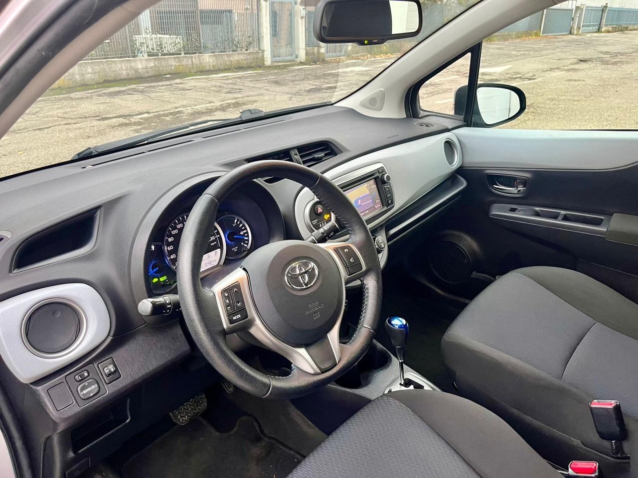 Toyota Yaris 1.5 Hybrid 104.000km 2013 perfetta