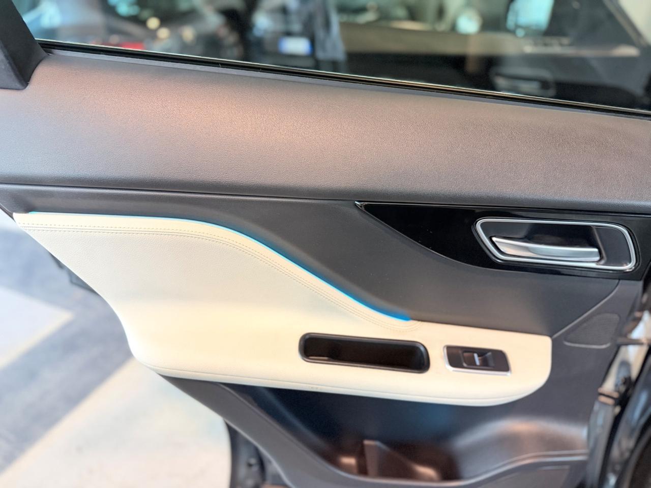 Jaguar F-Pace 2.0 D 180 CV AWD . Portfolio 2019