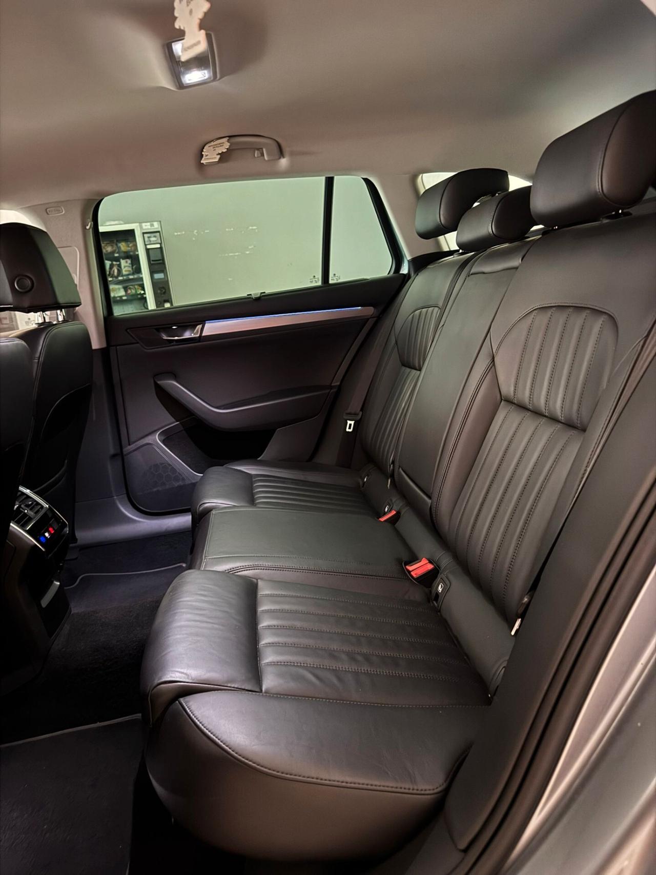 Skoda Superb 2.0 TDI DSG Wagon Style