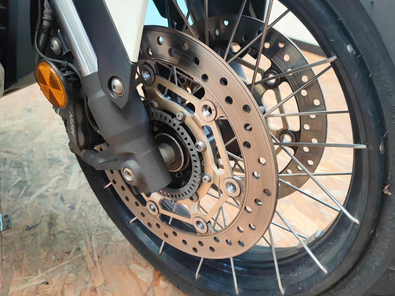 Honda X-ADV 750 con livrea Tricolour HRC