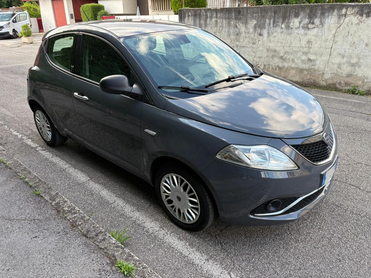 LANCIA Ypsilon 1.2 69 CV 5 porte Gold