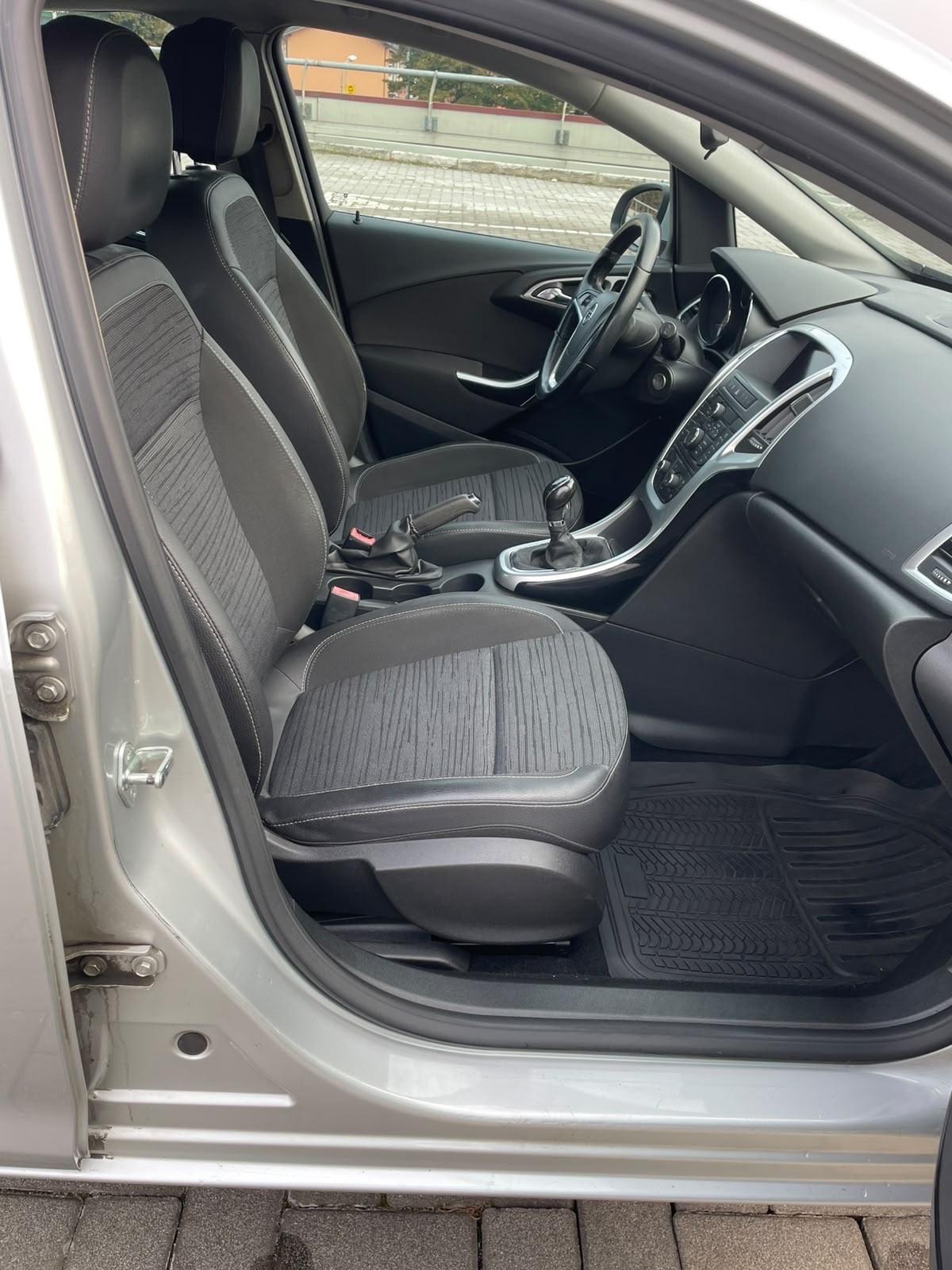 Opel Astra 1.4 100CV 5 porte Cosmo