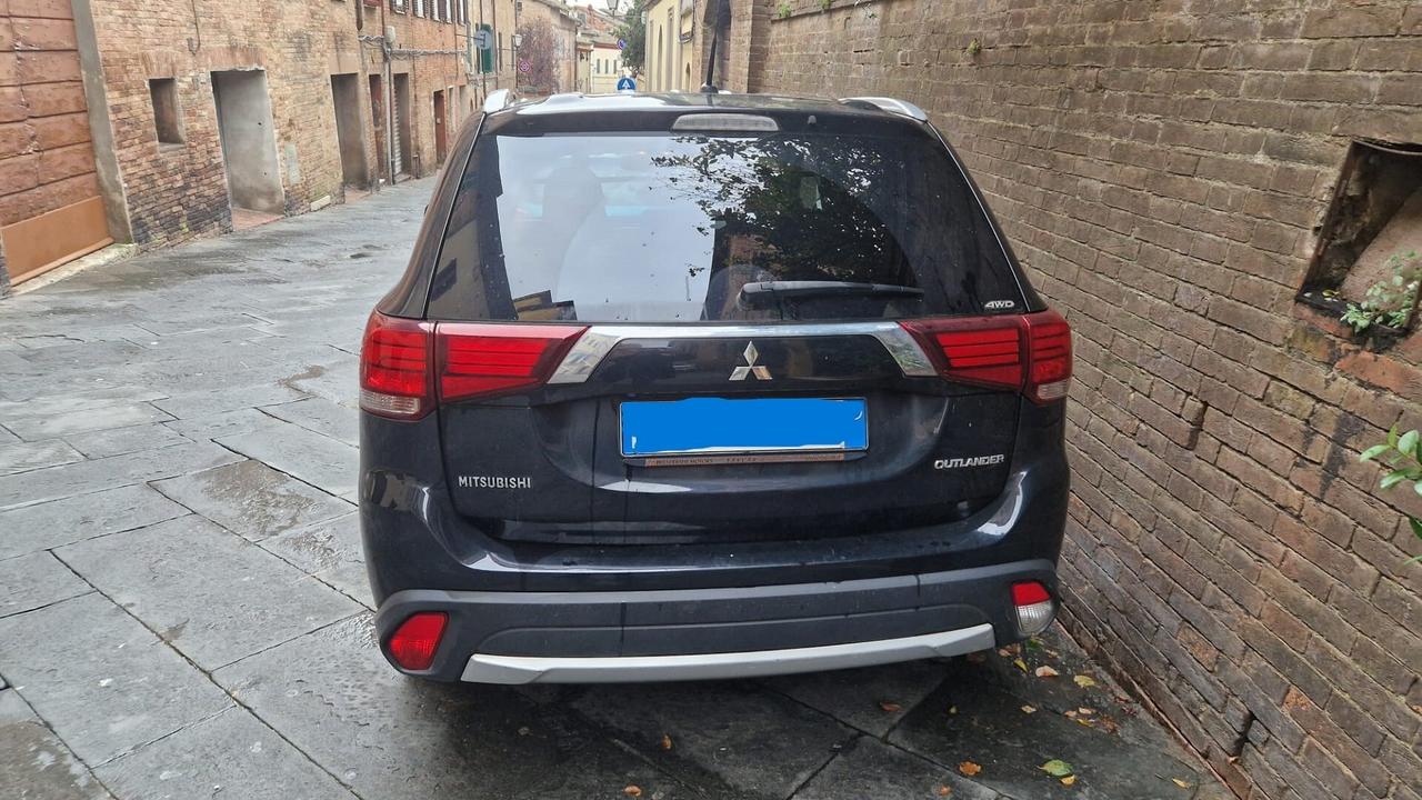 Mitsubisci Otlander 2.3 150 cv 4x4 aut. Autocarro